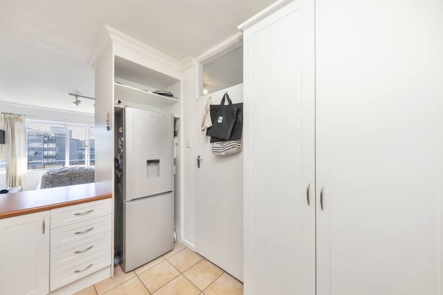 To Let 2 Bedroom Property for Rent in Green Point Western Cape
